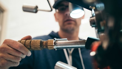 K1体育官方网站入口大厅，展示品牌十年历程与核心服务